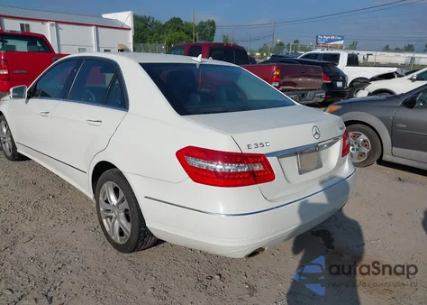 2010 Mercedes-Benz E 350 4Matic z USA, uszkodzony, nr VIN WDDHF8HB9AA108348